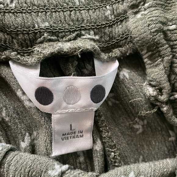 THREE DOTS Women's Green Pattern Printed Wide Leg Pull On Pant Size LARGE - Picture 2 of 11